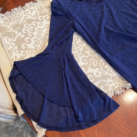 Siren Lily Navy Size Small Shift A-Line Lined Dress with Bell Sleeves in EUC - Picture 7 of 7